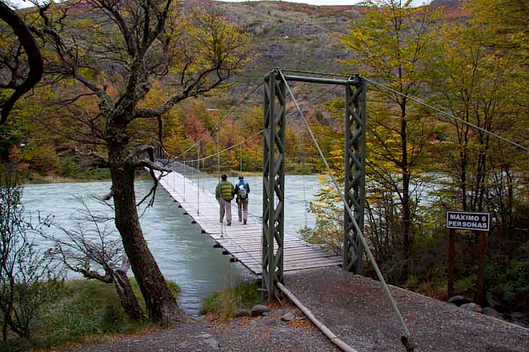 De brug naar Lago Grey.NP Torres del Paine.