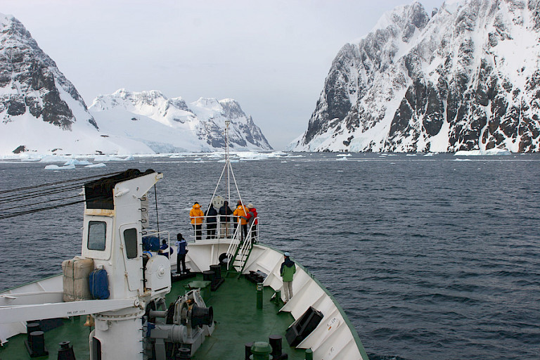 Op weg naar de ingang van het Lemairekanaal.