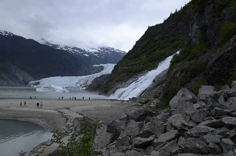Wandeling naar de waterval met uitzicht op de gletsjer