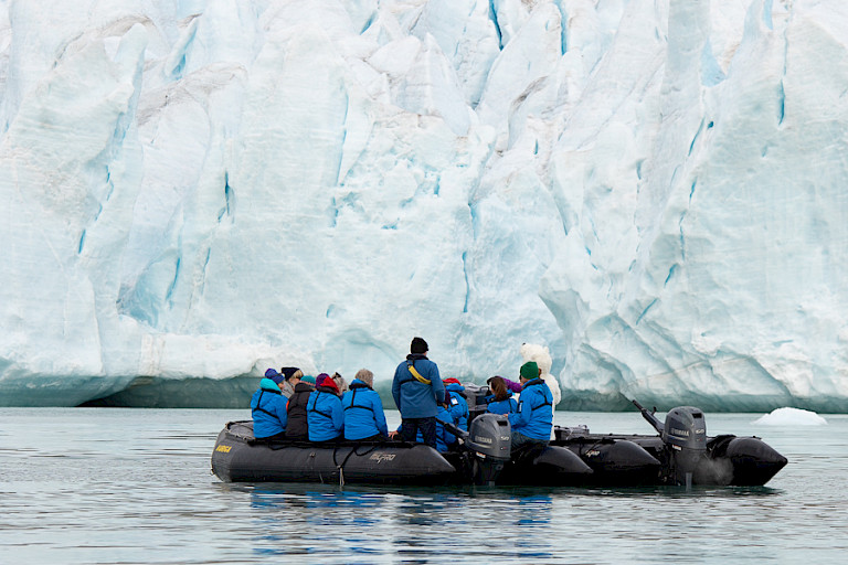 Zodiactocht bij de Crokergletsjer, Devon.