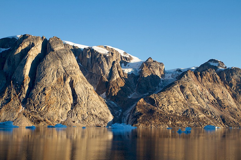Bergketens langs Nordvestfjord, Groenland.