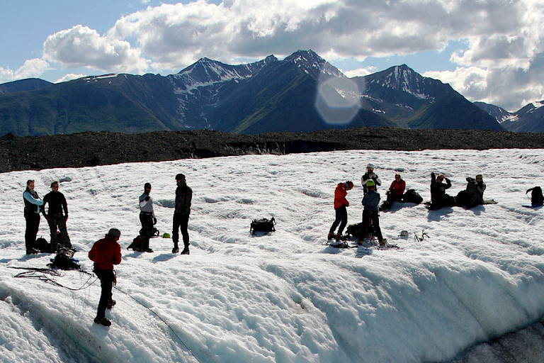 Wandeling over de Rootgletsjer bij Kennicott in het Wrangel-St. Elias NP.