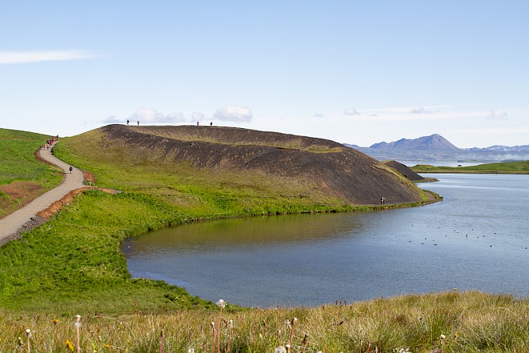 Pseudokrater aan de oever van Mývatn.