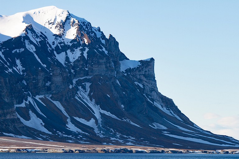 Alkhornet, de berg met het kenmerkende uitsteeksel.