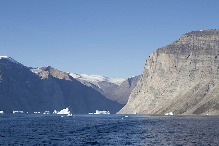 Soms komt de Groenlandse ijskap tot bijna aan de fjord.