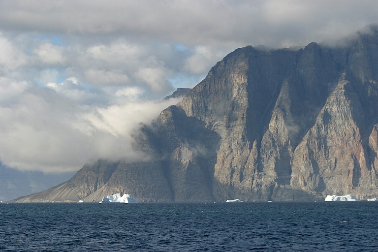 Ruige bergmassa's vormen de omlijsting van de Diskobaai.