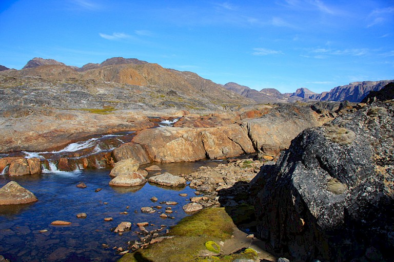 Landing op onbewoond terrein aan de westkust.