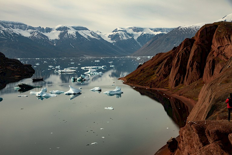 Voor anker bij Røde Ø om te wandelen.