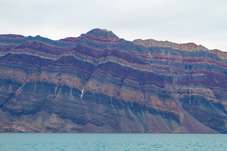 Geologische lagen in het Bezeliusgebergte.