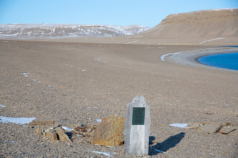 Een van de graven van de Franklin Expeditie op Beechey.