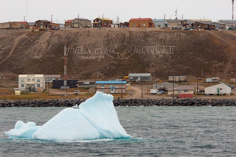 Pond Inlet, een van de Inuitnederzettingen in het hoge noorden van Canada.