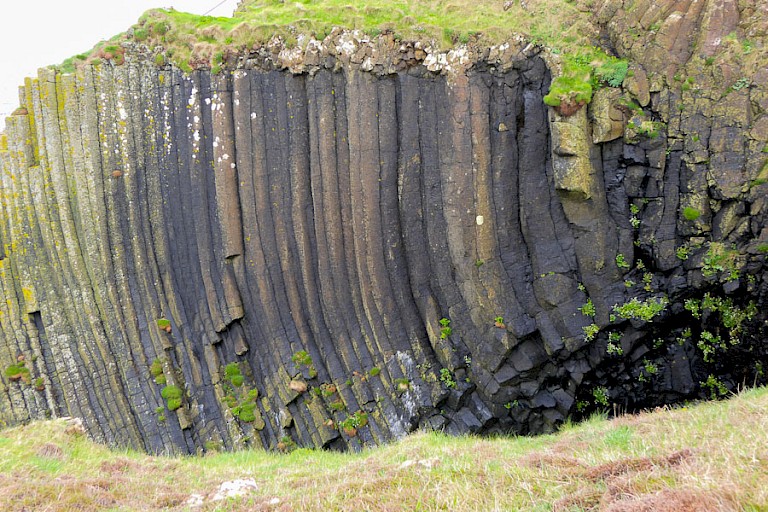 Basaltzuilen van Staffa bij Fingal's Cave.