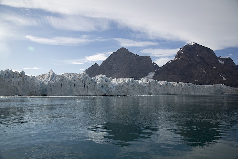 Gletsjer achterin de Skjöldungenfjord.