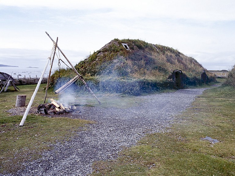 Replica van een Viking "longhouse" in LÁnse aux Meadows.