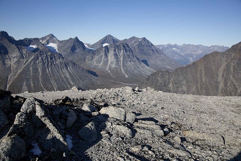 Uitzicht van hoogvlakte in de Tasermiutfjord