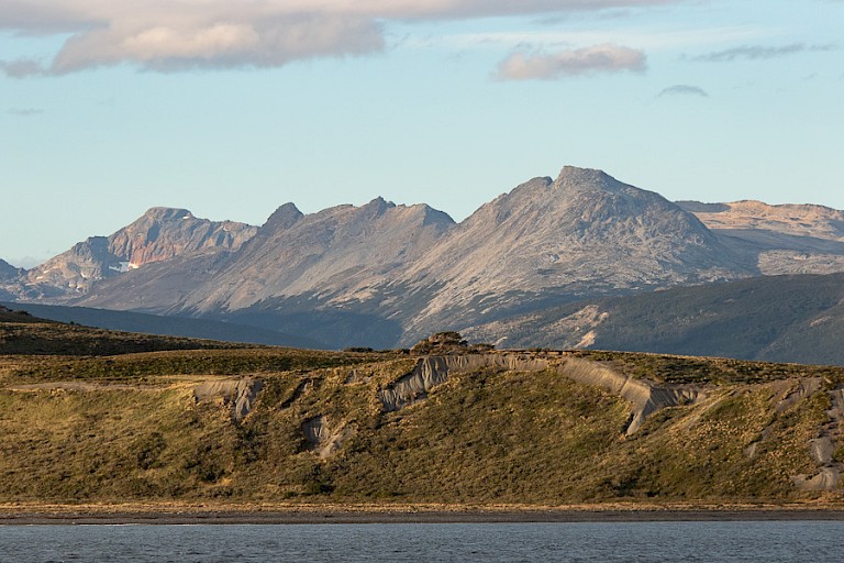 Oever van het Beaglekanaal.