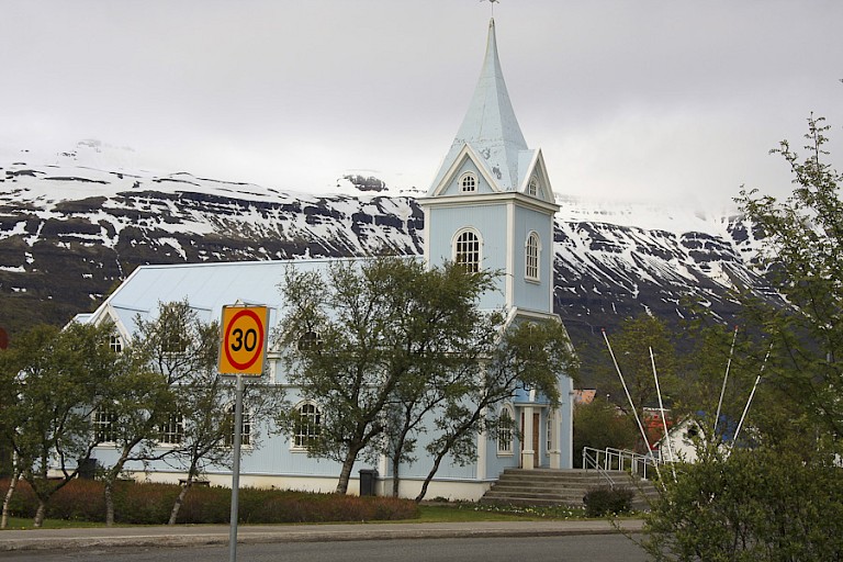 Het Blauwe kerkje van Seyðisfjörður