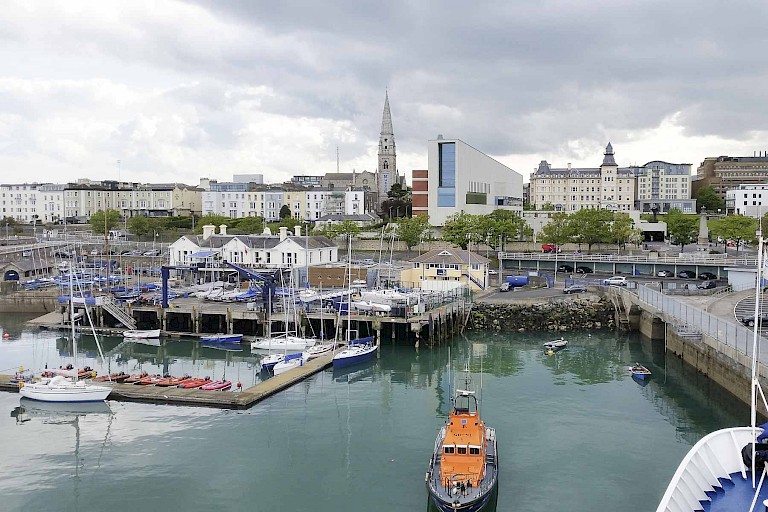 Vertrek uit de haven van Dublin