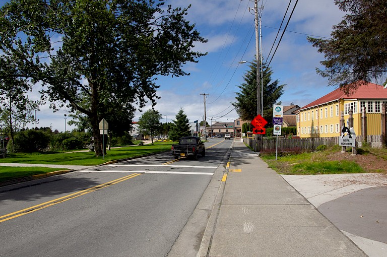 Straatje in Sitka, Alaska.