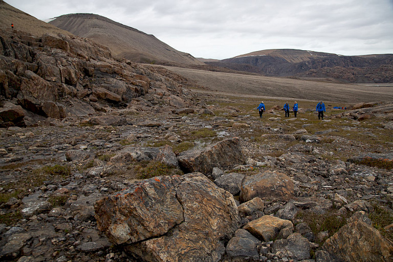 Het ruige landschap van Dundas Harbour.