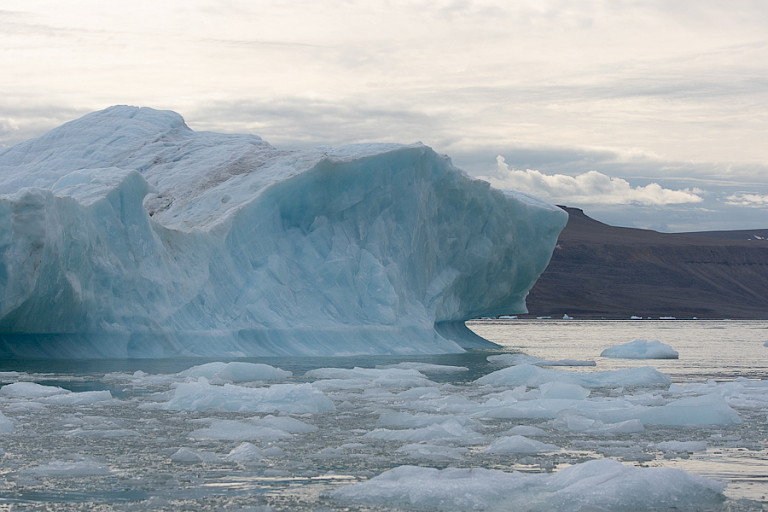 IJsbergen in de Diskobaai, Groenland.
