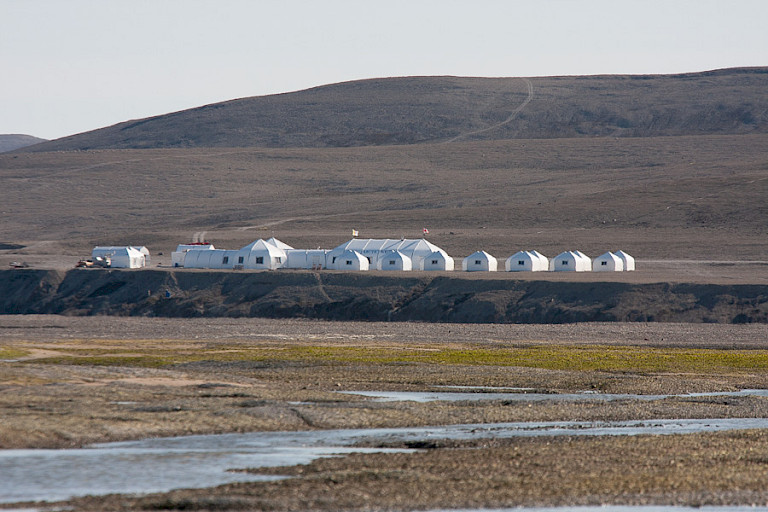 Het tentenkamp van de Arctic Watch Lodge.
