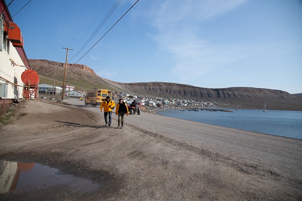 Wandeling door het dorp Arctic Bay.