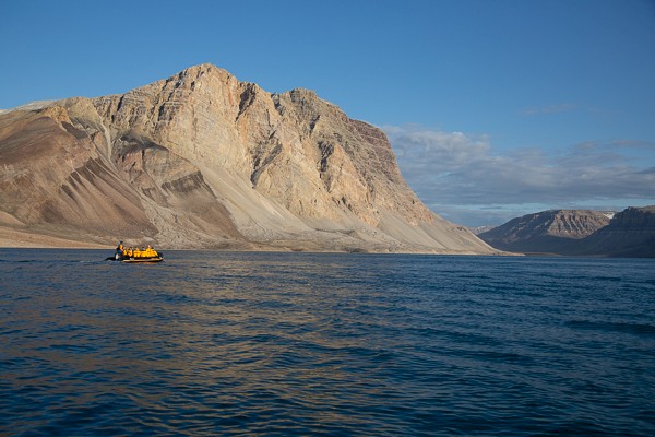 Prachtige rotsen bij Elwin Inlet.