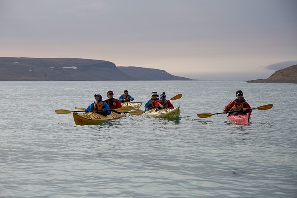 Kajakken in de beschutte fjorden.