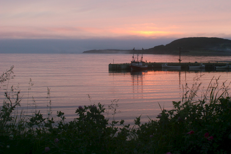 Zonsondergang aan de westkust van Newfoundland.