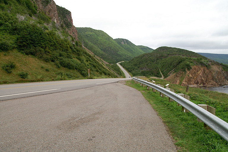 Weg langs de kust bij Cape Briton (Cabot Trail).
