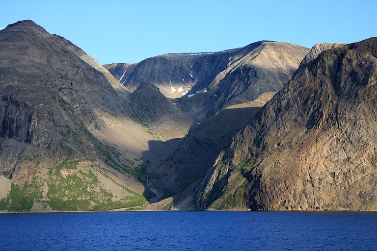 Onherbergzaam berglandschap van Torngat Mountains NP.