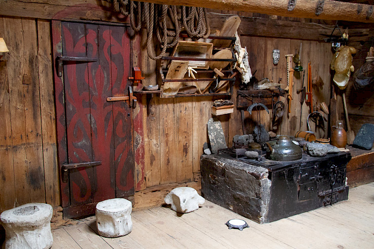 Interieur van de oude boerderij Kirkjubøur.