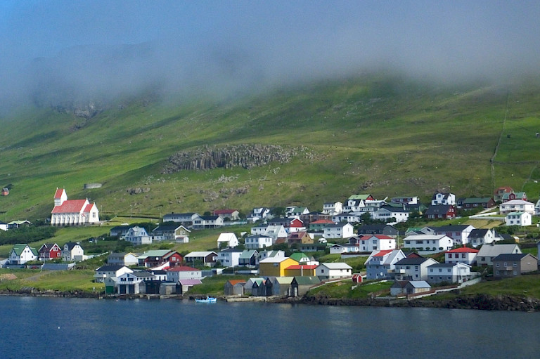 Het plaatsje Tvoroyri (Suðeroy).