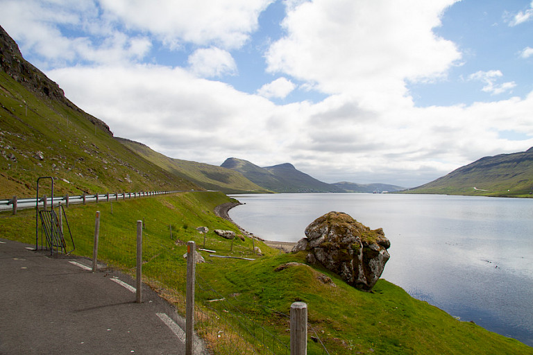 Weg nr. 10 van Tórshavn naar Hvalvik.