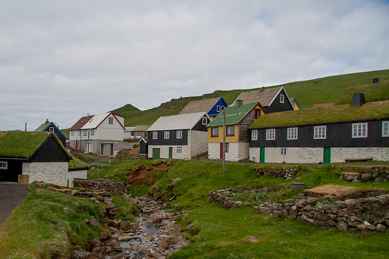 Huizen en boerderijen in in Gjógv.