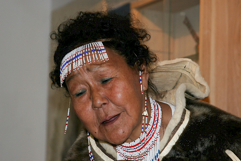 Ana heeft jarenlang aan de jeugd de traditionele drumdansen te leren.