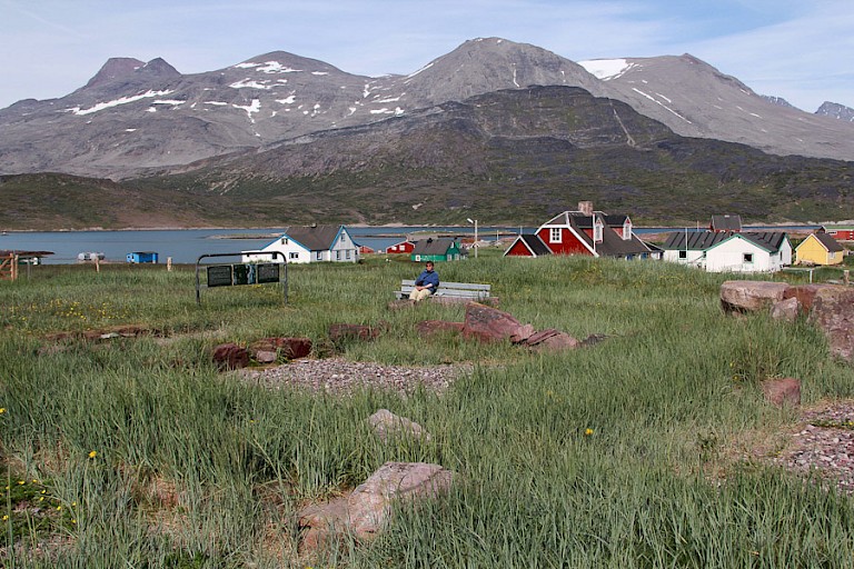 De overblijfselen bij Garðar uit de tijd van de Noormannen. Zuid-Groenland.