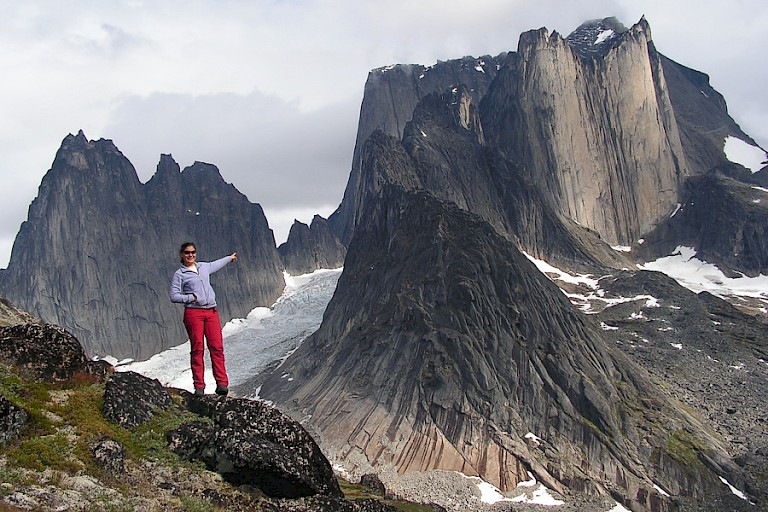 Het machtige bergmassief langs de Tasermiutfjord, Groenland.