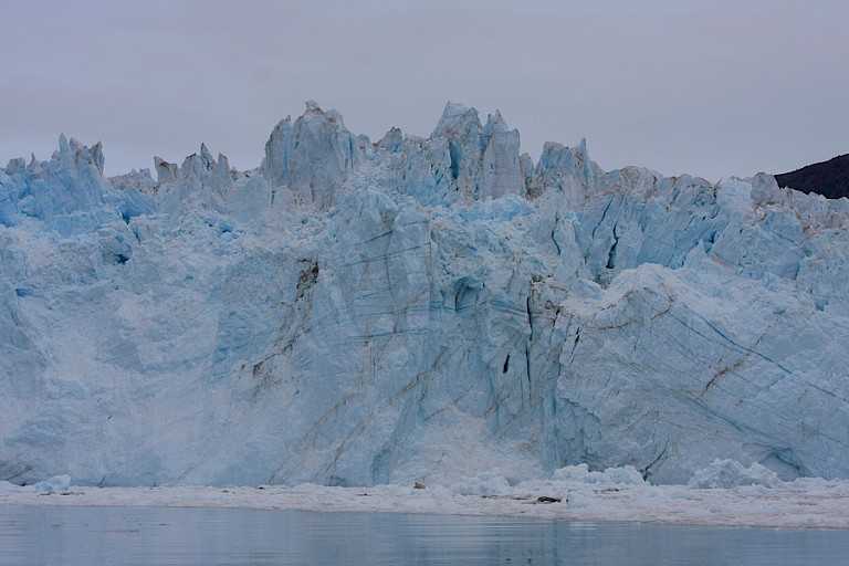 Het gletsjerfront van dichterbij.