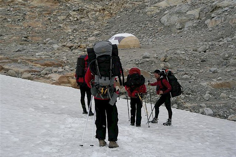 Begin van de trekking de Groenlandse IJskap op.