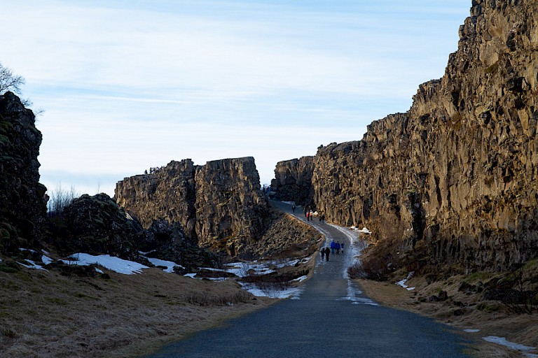 Wandelpad in het Þingvellir NP, IJsland.