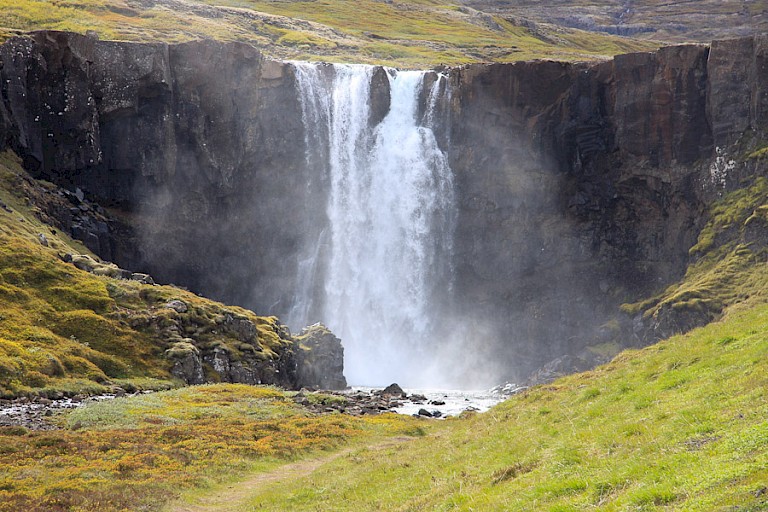 Gufufoss langs de weg naar Seyðisfjörður.
