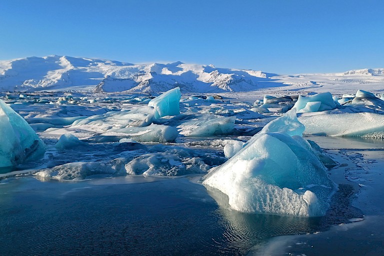 Grote ijsbrokken in het Jökullsárlón.