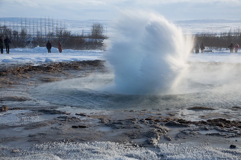 De geiser Strokkur in actie.