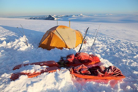 Overnachten onderweg. Skitrekking Vatnajökull, IJsland. Foto IMG.