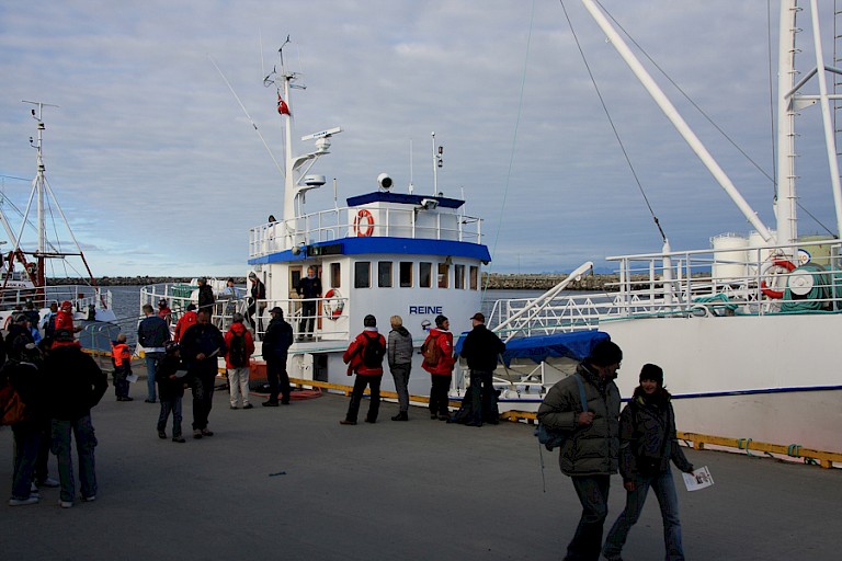 Excursieschip Reine bij Andenes.