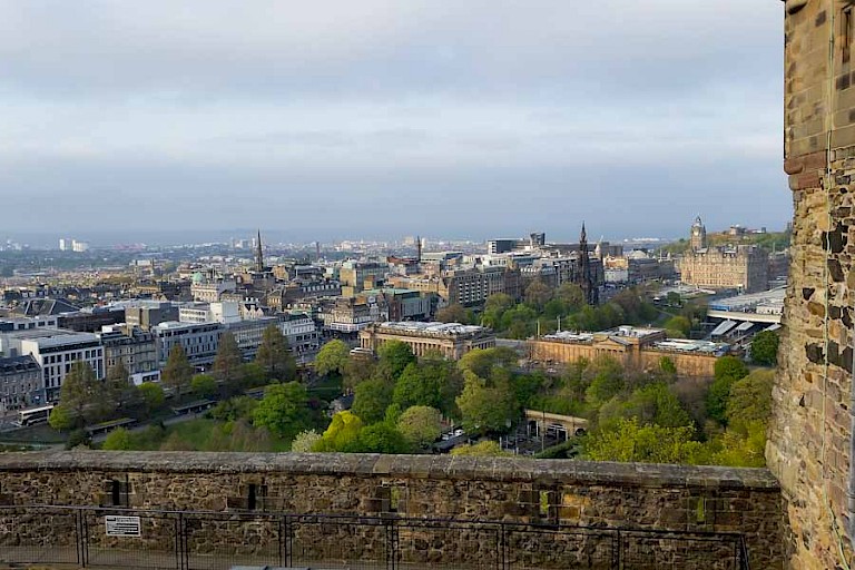 Overzicht over Edinburgh vanaf het kasteel, Schotland.