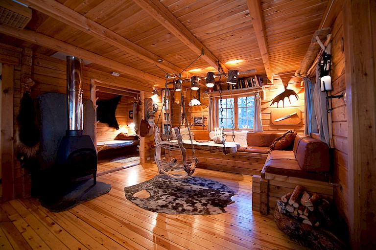 Zitkamer van de Engholm Husky Lodge.