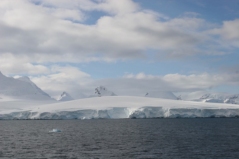 Een mooie dag bij het Antarctisch Schiereiland.